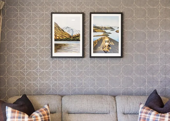 Aspiring Mountain Views